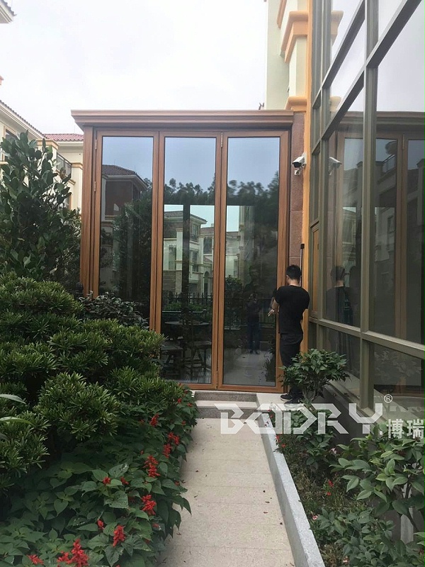 75铝合金折叠门