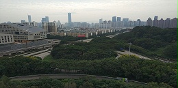 户主大方红酒送离博瑞门窗施工队赞扬其效率高