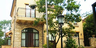 深圳九号公馆采用铝合金窗案例